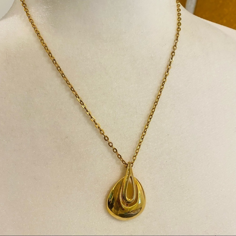 Vintage Gold Tone Chain Pendant 18” Long Tear Drop Design